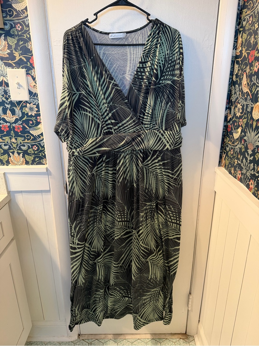 Violet & Claire Green Palm-Print Maxi Dress